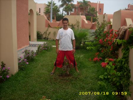 moi en jardin de la villa en sidi bouzid